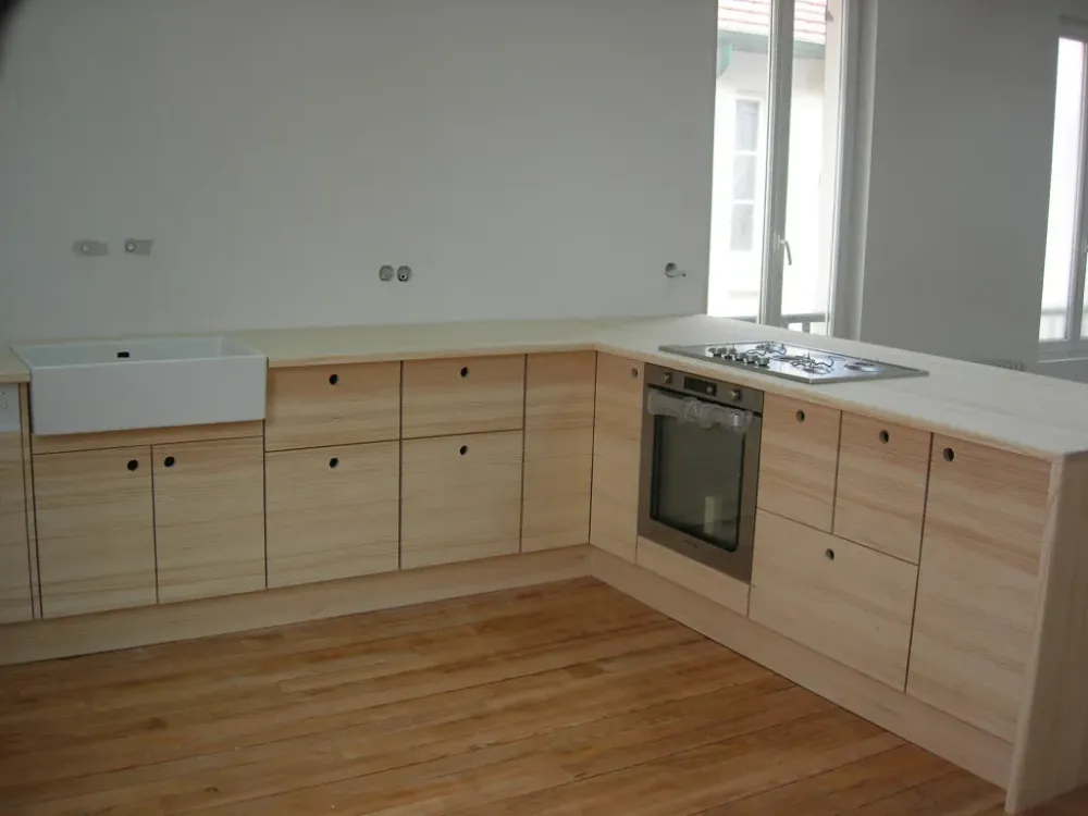 vue-d-ensemble-interieur-cuisine-pin-massif-large